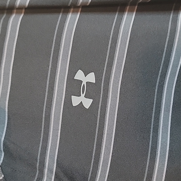 Under Armour Heat Gear polo. - Picture 3 of 5